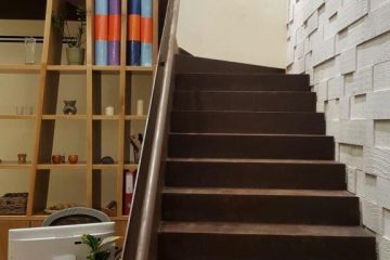 מדרגות פלדה מכופפת – מכון היוגה קמליה